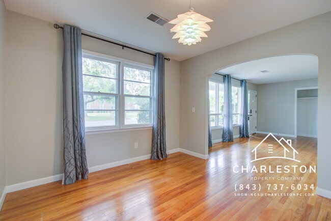 Building Photo - 1502 Woodcrest Ave