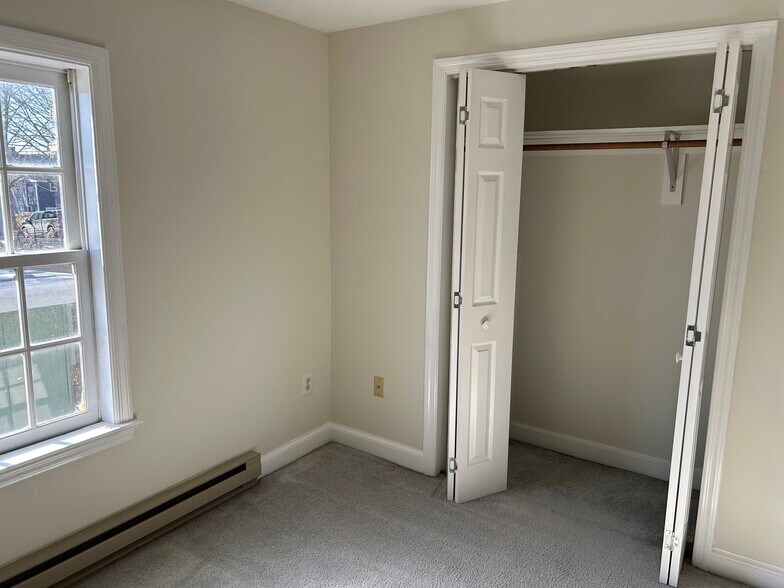 Building Photo - 515 W Burke St