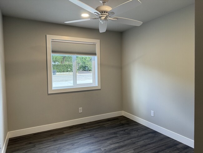 Building Photo - 2704 Poly Dr