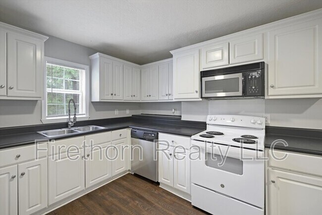 Building Photo - 2140 Veterans Dr
