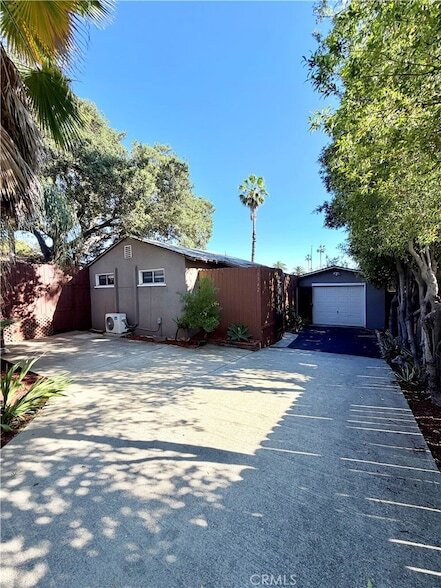 Building Photo - 1542 E Woodbury Rd