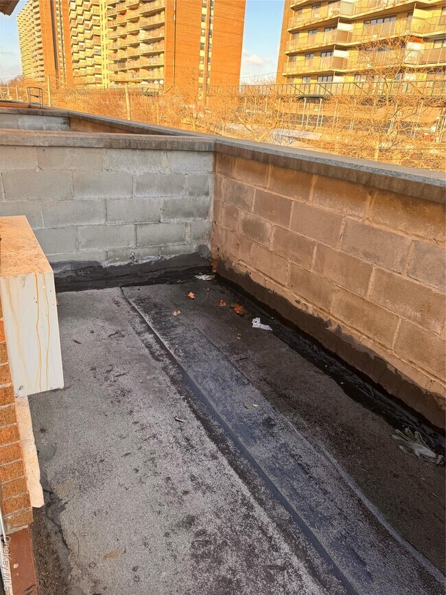 Building Photo - 776 Lincoln Ave