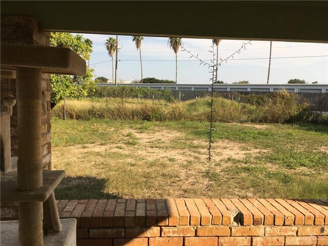 Building Photo - 17 S Broadway St