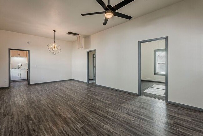 Building Photo - Beautiful Home in Phoenix Arizona