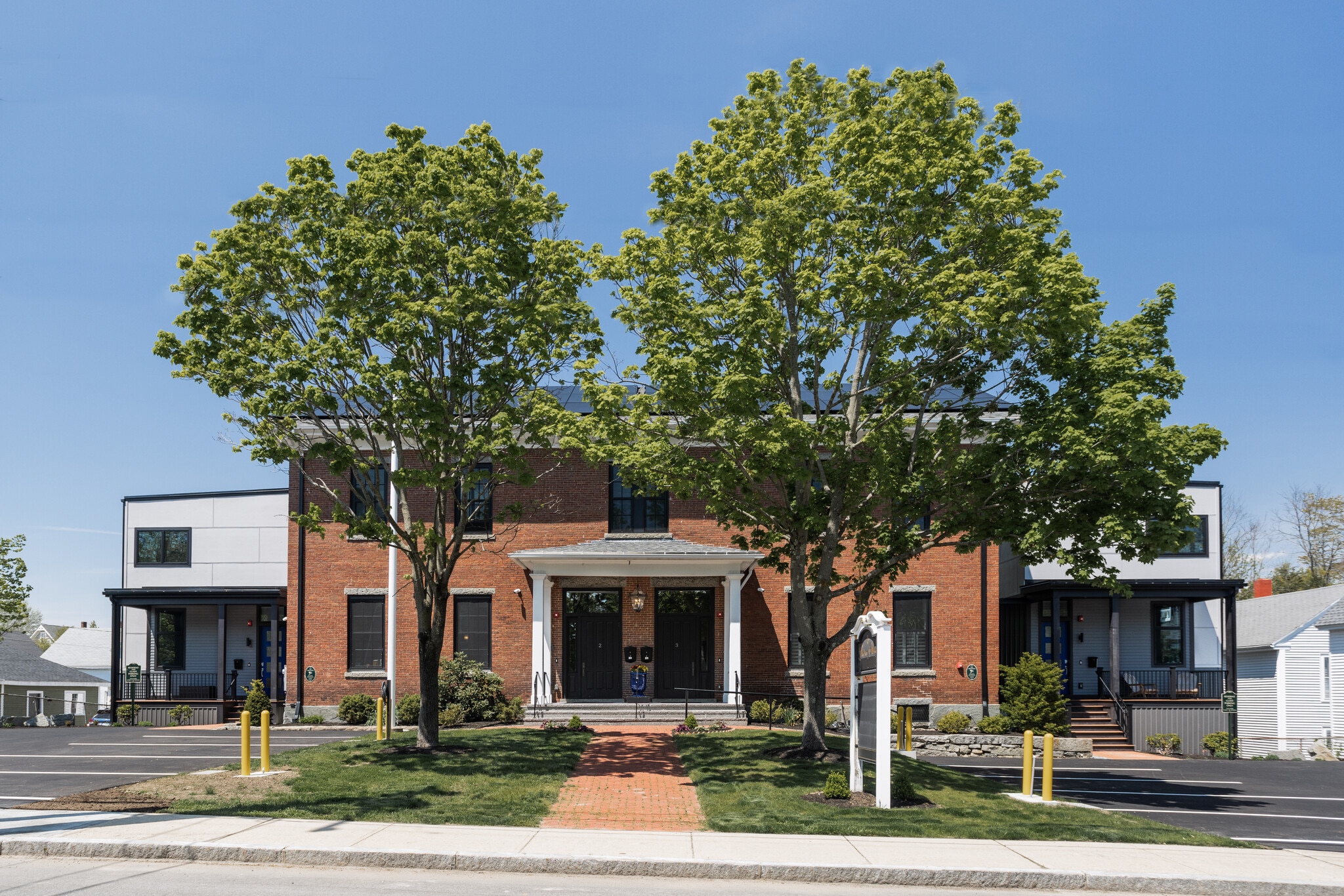 Front of building - 16 Pierce St