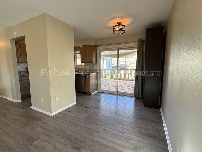 Building Photo - 2810 Bookcliff Ave