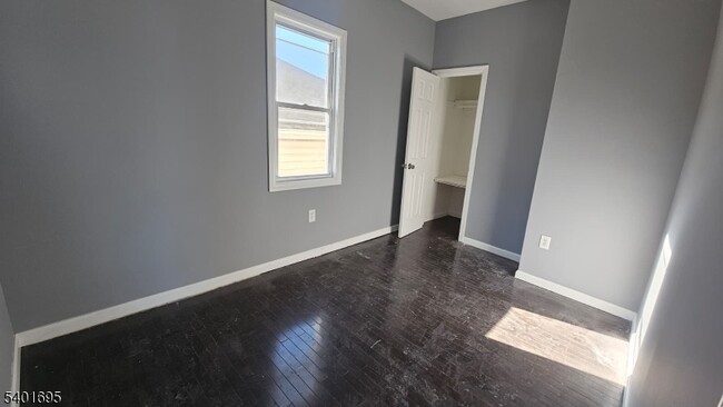 Building Photo - 426 S 9th St