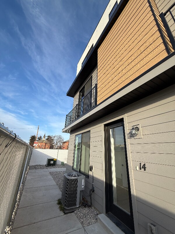 Building Photo - 43 N 100 E