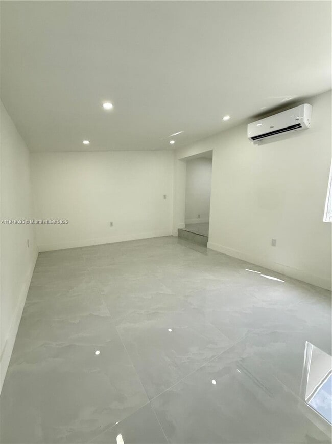 Building Photo - 1310 NW 41st St