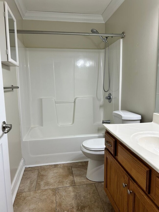 Building Photo - Large Beautiful Home!