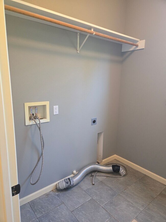 Building Photo - STATUS: PENDING APPLICATION-  | R17 | $ 2995