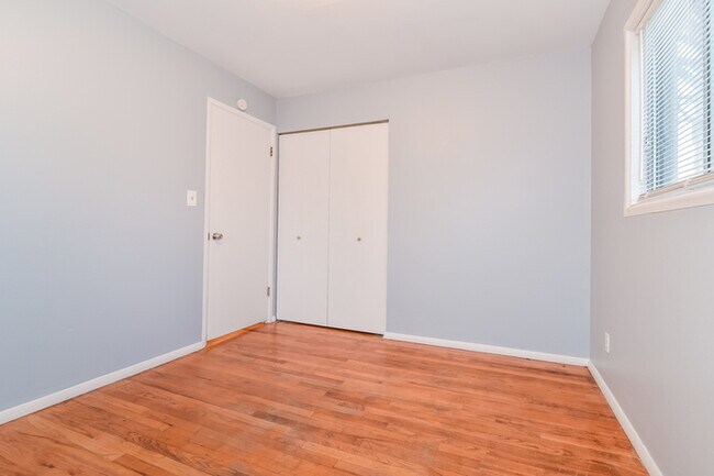 Building Photo - 1217 Baron Ave