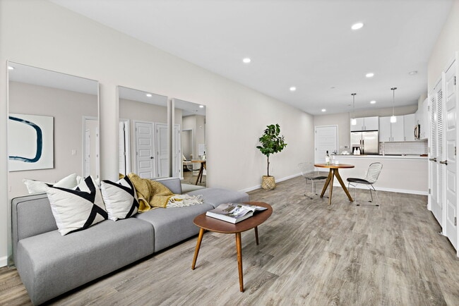 Building Photo - 313-315 Lake St