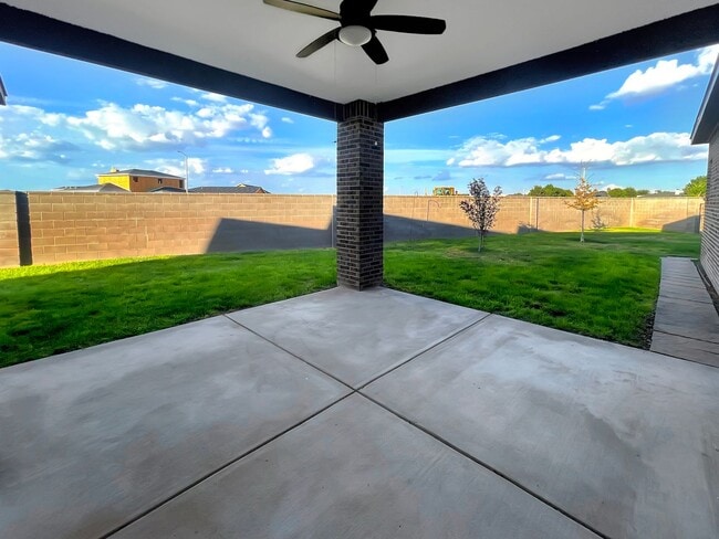 Building Photo - 1124 W Mesa Verde Dr