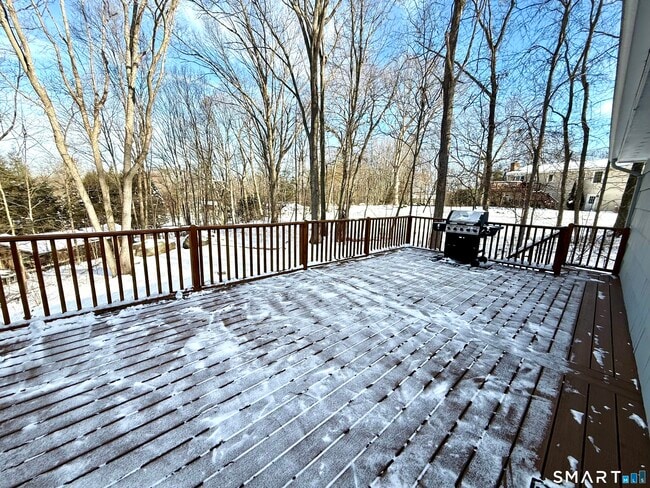 Building Photo - 27 White Oak Rd