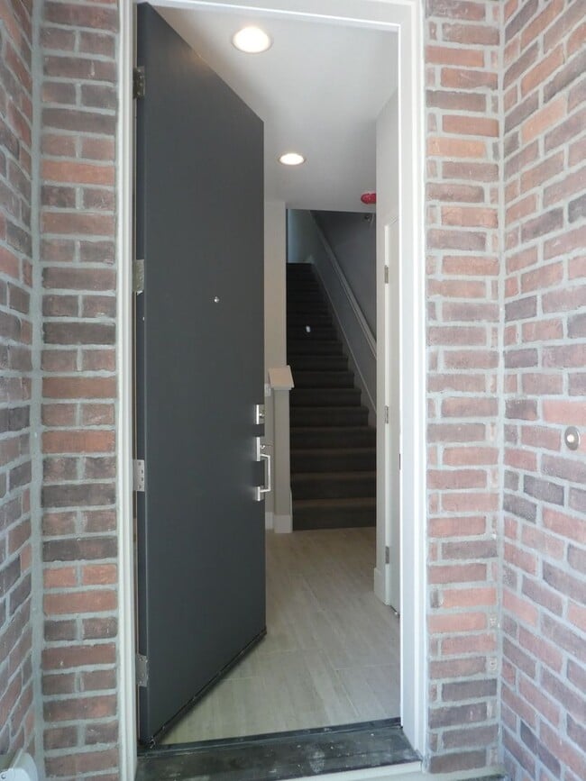 Building Photo - 2 bedroom | 2.5 bathrooms | Home in Alkali...