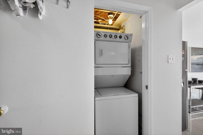 Building Photo - 6118 Bristol Way