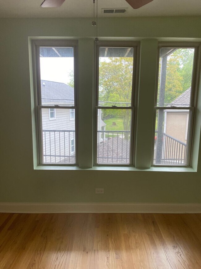 Building Photo - Amazing Renovated 2BED 2BATH