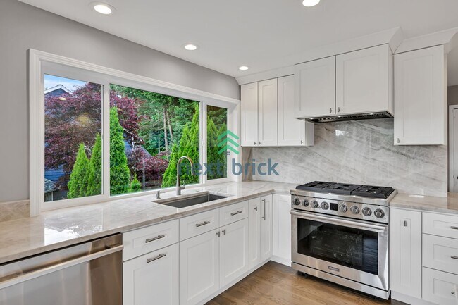 Building Photo - Beautiful home with 4 beds, 3.5 baths for ...