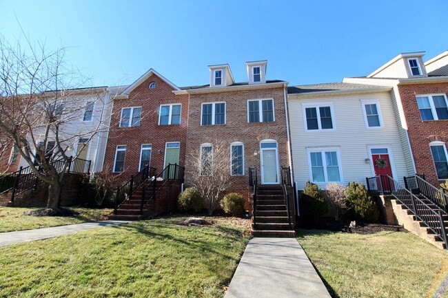 Building Photo - Upscale townhome  with attached garage for rent in the Townes at Bluestone!
