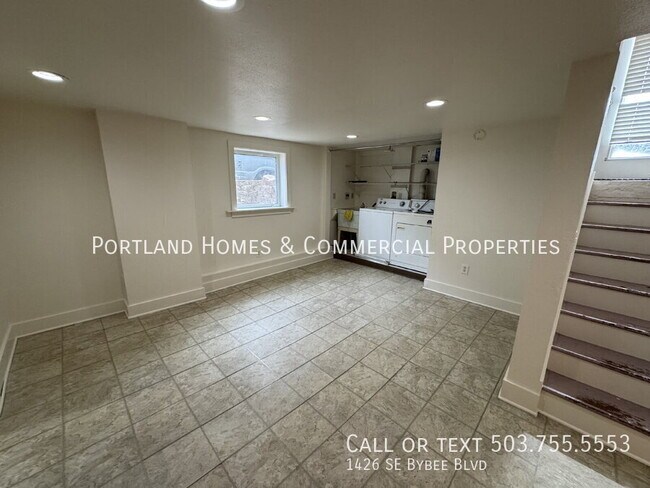 Building Photo - 1426 SE Bybee Blvd