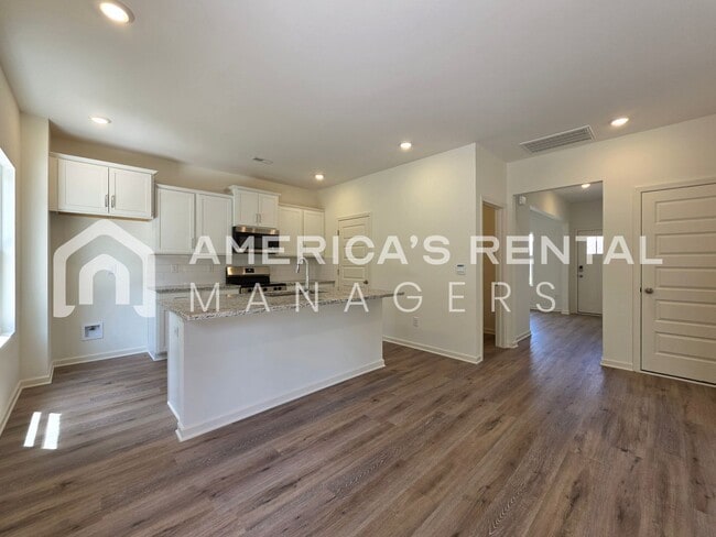 Building Photo - DEPOSIT PENDING! Spacious Home for Rent in Calera, AL!