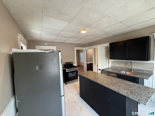 Building Photo - 154 Daly Ave