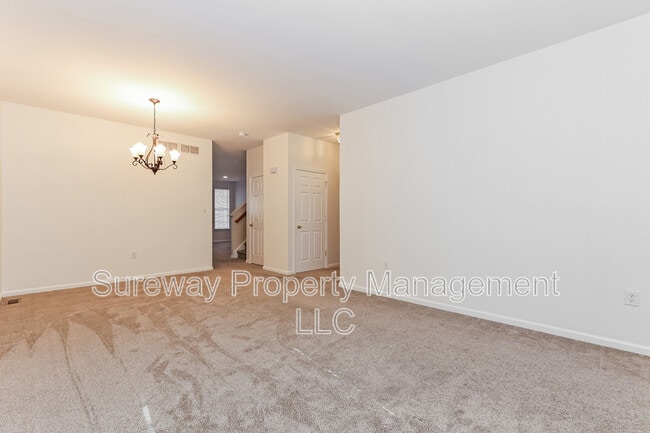 Building Photo - 162 Chancellor Dr