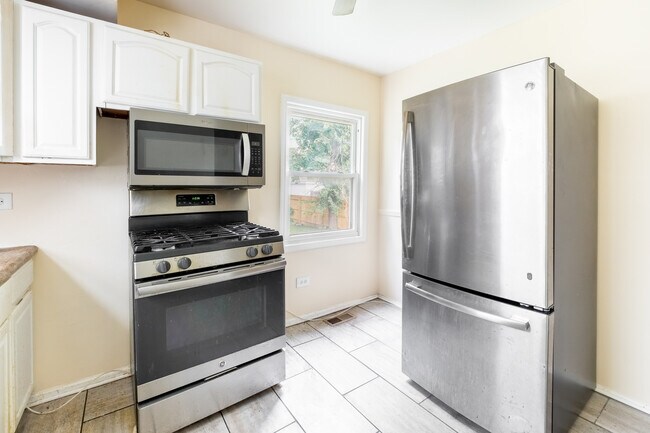 Building Photo - 12416 S Princeton Ave