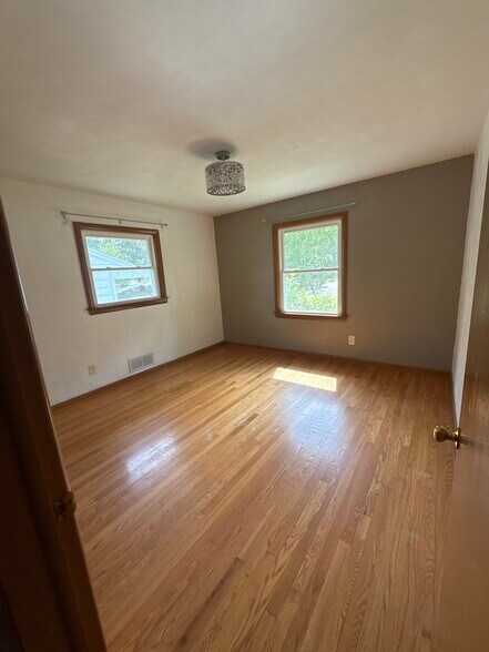Building Photo - 419 Roland Ave