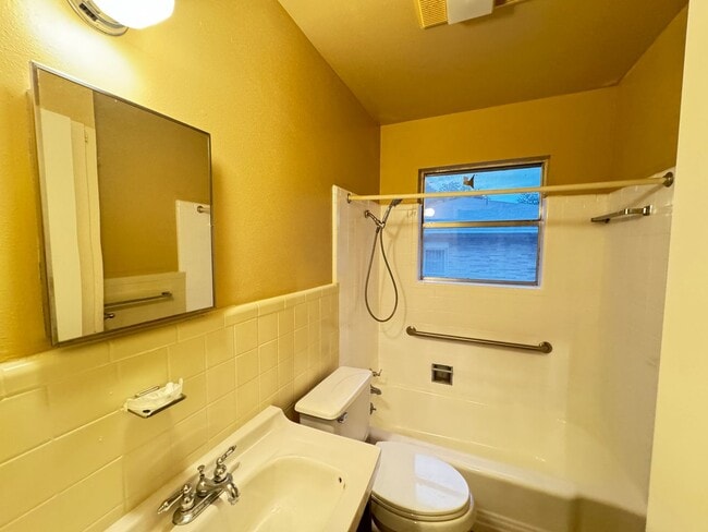 Building Photo - 360 Virtual Tour Available