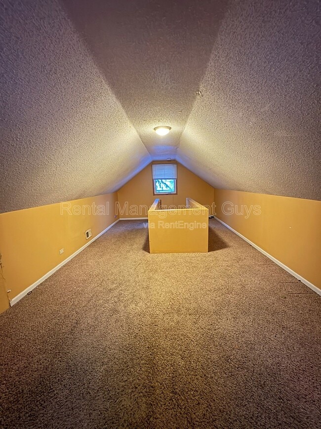 Building Photo - 1905 N 44th Ave