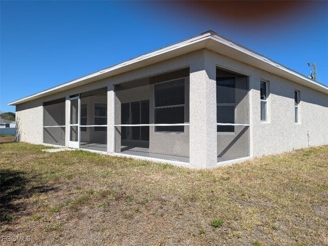 Building Photo - 1034 SE 5th Pl