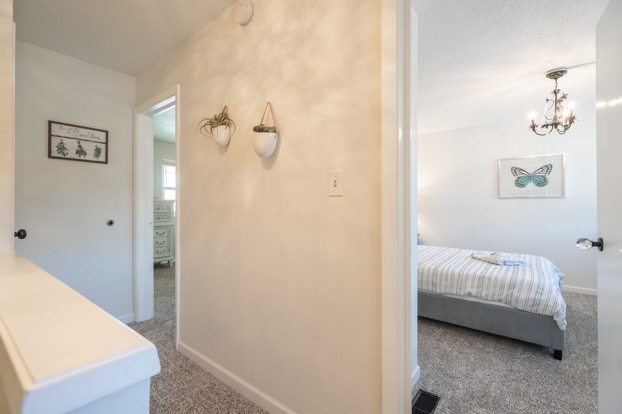 Upstairs Landing - 1304 E Sylvan Cir