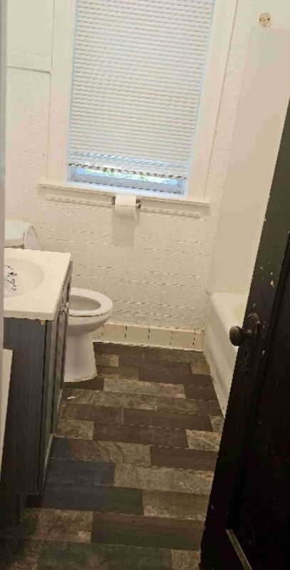 Building Photo - 8119 S Vernon Ave