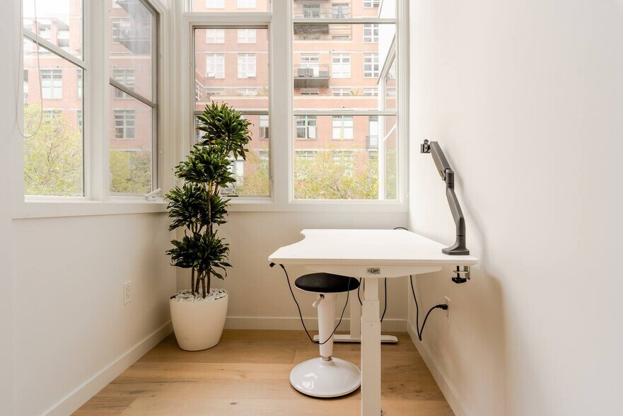 Building Photo - 800 The Mark Ln