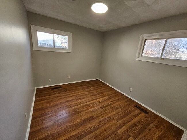 Building Photo - 3 bedroom ranch house FOR RENT