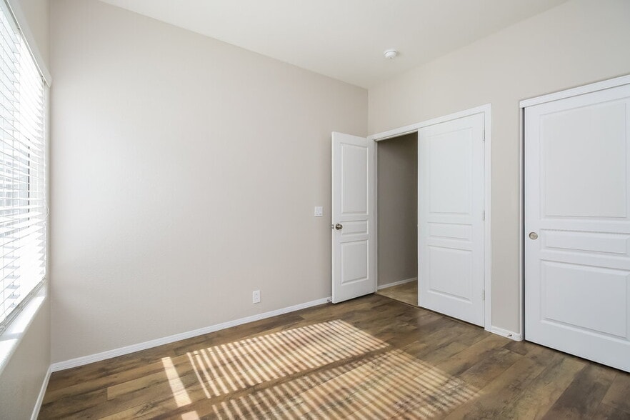 Building Photo - 20 N Nielson Ln