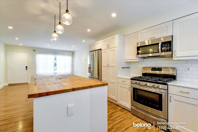 Building Photo - 720 Waterloo St