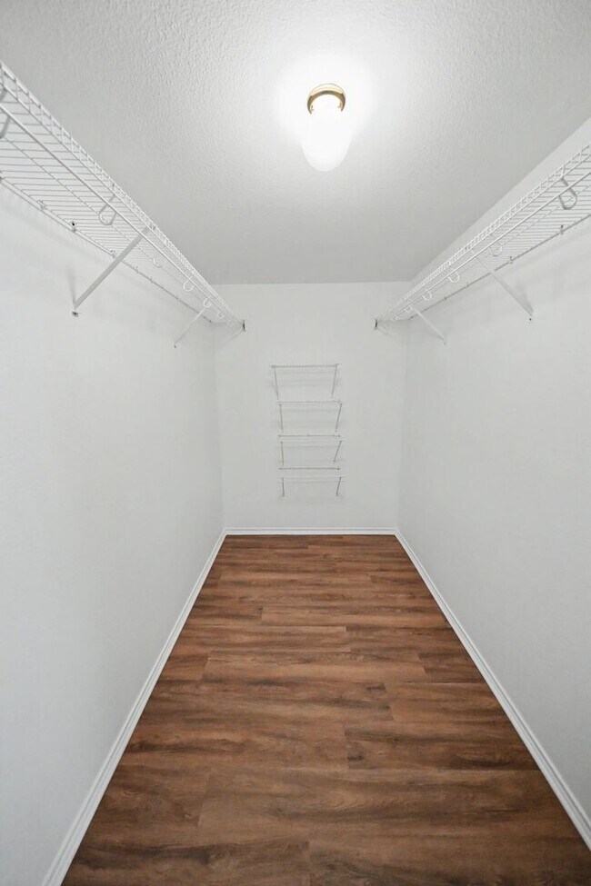Building Photo - 11114 Hillsdale Loop