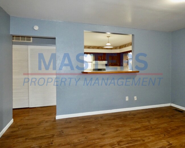 Building Photo - Spacious 4-Bedroom Home with 2 Full Baths & Detached Garage