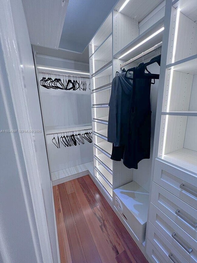 Building Photo - 13300 Biscayne Bay Terrace