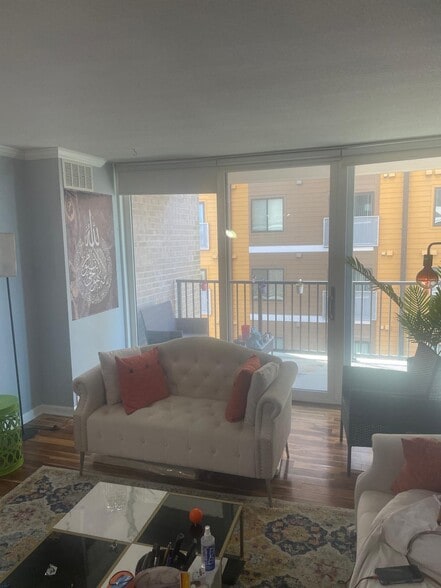 Building Photo - 4 Monroe St