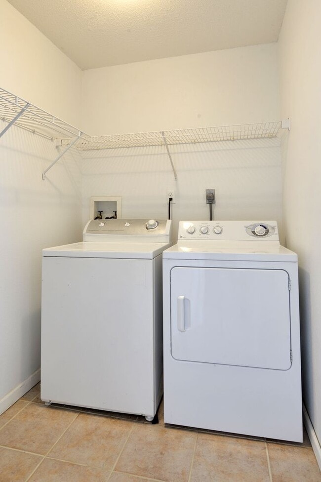 Building Photo - 4162 Whitehall Dr