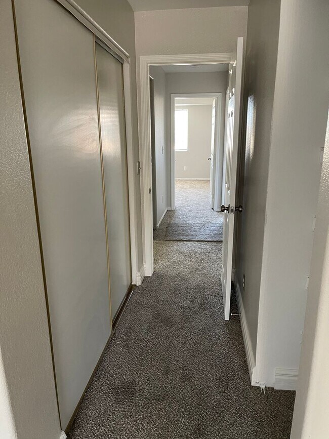 Building Photo - Spacious 2-Story Townhome in Gated Communi...