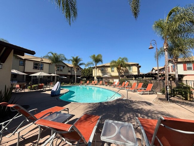 Building Photo - Modern 3BR/2.5BA Townhome in the Heart of ...