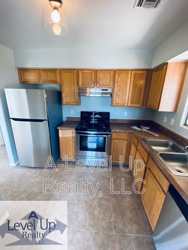 Building Photo - 208 E Yavapai Rd
