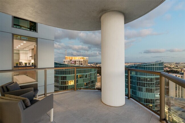 Building Photo - 100 E Las Olas Blvd