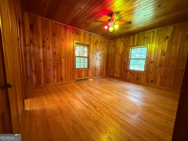 Building Photo - 998 Highland Cir SE