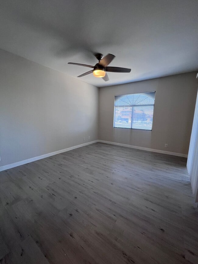 Building Photo - The Enclaves 3 bed 2 bath Upgraded Condo!